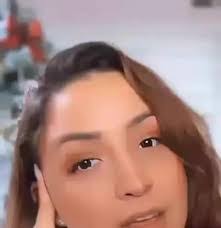 Jenny Manis's Instagram, Twitter & Facebook