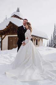 40 The Best Winter Wedding Dress Ideas For Your Beautiful Moment Christmas Wedding Dresses Wedding Dresses Winter Wedding