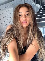 All you will need to create this look is a curling iron and some hairspray! Feathered Hair Is Back And These 21 Chic Looks Prove It Who What Wear Uk