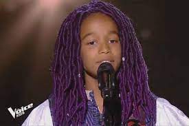 Dans cette émission, de jeunes enfants talentueux s'affrontent pour tenter de remporter le titre et pouvoir enregistrer leur album. Replay The Voice Kids Talima Chante Tajabone D Ismael Lo Video