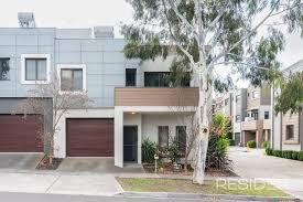 Mernda, VIC 3754 - Suburb Profile & Local Reviews