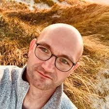 Eric Laube's Instagram, Twitter & Facebook