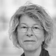 Performative Forschung. Denkanstöße zum forschenden Umgang mit ideologisch  aufgeladenen Architekturen und öffentlichen Räumen