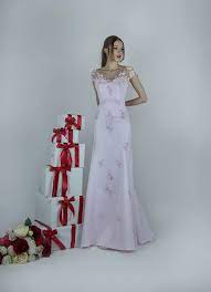 Robe De Soiree Romantique D Une Jolie Couleur Tendre