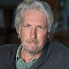 Amazon.com: The Race for Perfect: Inside the Quest to Design the Ultimate  Portable Computer: 9780071606103: Hamm, Steve: Books