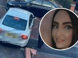 Mum orders pizza and is horrified when Domino's man knocks down her front  wall