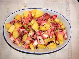 La insalata di polpo viene generalmente servita come antipasto. Come Cucinare Polpo E Patate Ricetta Completa E Storia