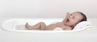 Cuci pakaian yang baru dibeli atau yang lama untuk mengelakkan kuman/bakteria kerana kulit bayi yang baru lahir amat sensitif. Berapa Kerap Untuk Mandi Bayi Yang Baru Lahir Penjagaan Bayi Baru Lahir