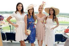 Racegoers are obliged to dress women must wear a dress or skirt that comes below the knee, with straps of at least one inch in width. Royal Ascot Dress Code And What To Wear Mirror Online