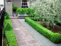 Garden Hedging Ideas Garden Hedging Ideas 3 Low Maintenance Front Garden 1023 X 768 Jpg Jpeg Bild Front Yard Garden Design Front Garden Design Ideal Gardens