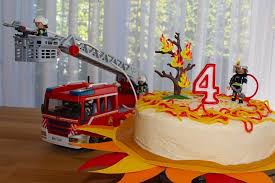 Alarm Die Feuerwehrtorte Zum Vierten Geburtstag Ich Mit Kind Torte Kindergeburtstag Junge Feuerwehr Torte Feuerwehr Kuchen Kindergeburtstag