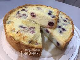 Quark is not really a cheese in the traditional way but it no yogurt either. Torta Farcita Al Formaggio Quark Con Ciliegie E Cocco
