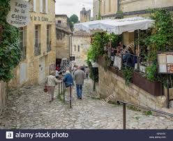 Four aocs and so many words that describe the delight of the senses, unique circumstances and the sharing that are unforgettable memories for so many people. Das Stadtzentrum Von Saint Emilion Frankreich Europa Stockfotografie Alamy