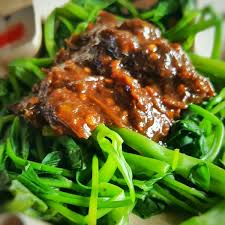 Bisa disantap klo kita lagi makan seafood diabang2 atau juga. Rujak Kangkung Dadakan Jalan Perjuangan