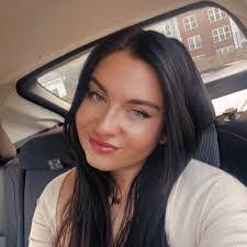 Emily Akers's Instagram, Twitter & Facebook