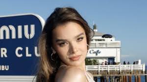 Hailee Steinfeld's Net Worth: How Much Money the Actress Makes – Hollywood  Life