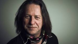 Jan Olsen præsenterer sangene på EP,'en, Vagabond Trail