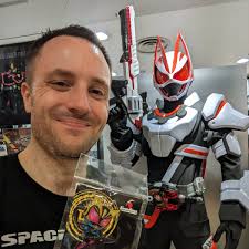 Tom Constantine トム・コンスタンタイン على X: "東京駅に通して、 ついでに #仮面ライダーストア で  お嬢様のグッズを買いました😎 10個も買いたかったけど、さすがに控えました。。。 Popped by the Kamen Rider Store  to buy certain goods 😁 https://t.co ...