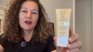Amazon.com: Trader Joe's Daily Facial Sunscreen Broad Spectrum SPF 40 Oil  Free Invisible Gel Formula Fragrance Free Water Sweat Resistant, 1.70 Fl Oz  (Pack of 1) : Beauty & Personal Care