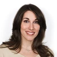 Danielle Hennessey's Instagram, Twitter & Facebook