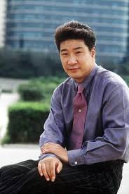 경상북도 대구 출신으로, 영남고등학교 및 인하공업전문대학 조선공학과를 졸업하였다. Ml9tkfc5 1xlmm