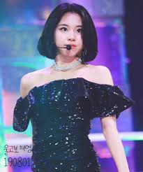 Many celebrities are examples of how women can wear their hair in any style. Son Chaeyoung With Short Or Long Hair K Pop Allkpop Forums