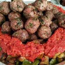 Patlican Biber Yataginda Top Kofte Yemek Tarifleri Yemek Ve Gida