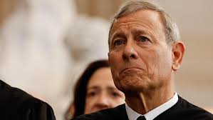 Il capo della Corte Suprema contro la richiesta di Trump: “No  all'impeachment per i giudici”