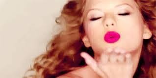 Beatriz Swift (@Biaah_Swift)