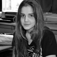 Elinor Haynes's Instagram, Twitter & Facebook