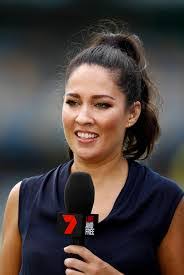 Mel Mclaughlin's Instagram, Twitter & Facebook