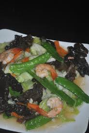 Masukkan lobak merah, sengkuang, cendawan telinga kera dan tauhu kering (fucuk), semuanya ditoskan dulu air rendamannya. Patyskitchen Sayur Goreng Cendawan Telinga Gajah