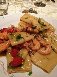 Semplice, fresca, leggera ma tanto, tanto gustosa.ricca di colori dati dalle zucchin. Paccheri Con Gamberi Zucchine E Pachino Picture Of La Tana Degli Amici Monterotondo Tripadvisor