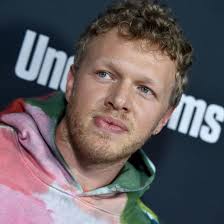 We continue our documentary with Hazel, who has been blossoming in a new  romance. Gone are the days of Hazel dating DJ Dawson; apparently, she has  been quietly nurturing a relationship with