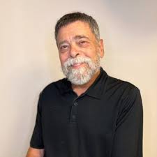 ✨Ann has successfully completed her work experience in Easons in Nenagh,  presenting Noelle with a bunch of flowers as a thank you!