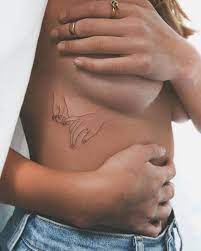 Dec 21, 2020 · los más comunes son los tatuajes entre senos femeninos , pero los tatuajes alrededor de los pechos y tatuajes un poco más arriba de los senos no se quedan atrás en la preferencia, y todavía hay las valientes que hacen los tatuajes en los pezones. Lo Que Necesitas Saber Sobre Los Tatuajes Bajo El Pecho