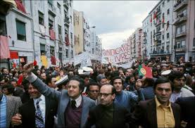 Revolução dos cravos), also referred to as the 25 april (portuguese: O 25 De Abril De 1974 Em 25 Imagens Gqportugal Pt