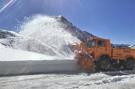 Avviato lo sgombero neve ai Colli del Piccolo e Gran San Bernardo - Aostasera