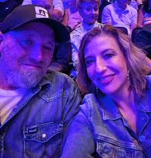 It's always annoyed me that Elaine gets angry with Jerry for leaving  Peterman's golf clubs in his car after the auction when she was too lazy to  take them out of Jerry's