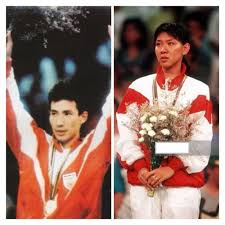 Badminton players play the racquet sport, badminton. Kisahnya Diabadikan Jadi Film Ini 10 Potret Menawan Susi Susanti