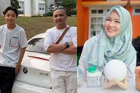 Pilih satu link dari 15 daftar dibawah untuk streaming video klip mp4 di metro. His Single Son With Pasha Ungu Turned Into A Professional Male Model During A Photo Shoot Okie Agustina Immediately Praised Kiesha Alvaro For This Netizens Feeling Rich In Pre Wedding Photos Netral News