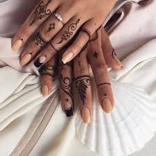 Henna Fingers Veronicalilu Henna Tattoo Designs Finger Henna Hand Tattoos