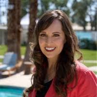 Robyn Hester's Instagram, Twitter & Facebook