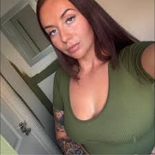 I currently attend Pure Gym, I've no idea how so many people fit in there  tbh. Can anyone tell me is simply gym larger? Please What would be nice is  if The