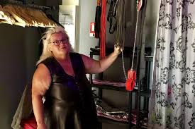 Pour les autres patients, il est possible d'être testé dans les laboratoires en ville ou en drive gratuitement* avec ou sans prescription médicale (les tests. Insolite Dans Les Coulisses D Un Nouveau Club Libertin En Normandie La Voix Le Bocage