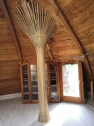 Nous allons vous montrer quelques idées créatives et originales sur la façon dont vous pouvez économiser avec un paravent en bambou pour le balcon. Design Sur Mesure En Bambou