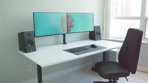 2021 electronics engineer wfh setup (3 monitor, thinkpad, standing desk). The Ultimate Dual Monitor Desk Setup For Your Creative Workflow 4k Shooters
