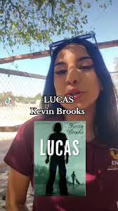 Lucas por Kevin Brooks En esta novela juvenil el romance es lo que lleva el  rumbo de la historia, Caitlin se enamora de Lucas, un joven misterioso y  viajero que llega a la pequeña Isla de Haze. La ...