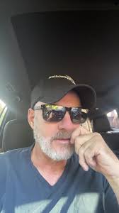 Dennis Kitchen (@mrdkl71)