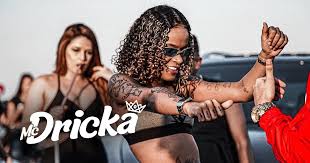 Aprenda a letra da música 'jacaré americano' logo abaixo. Mc Dricka E Nos Tem Um Charme Que E Dahora Videoclipe Letra E Download Funk Braza Brota Que E Midia